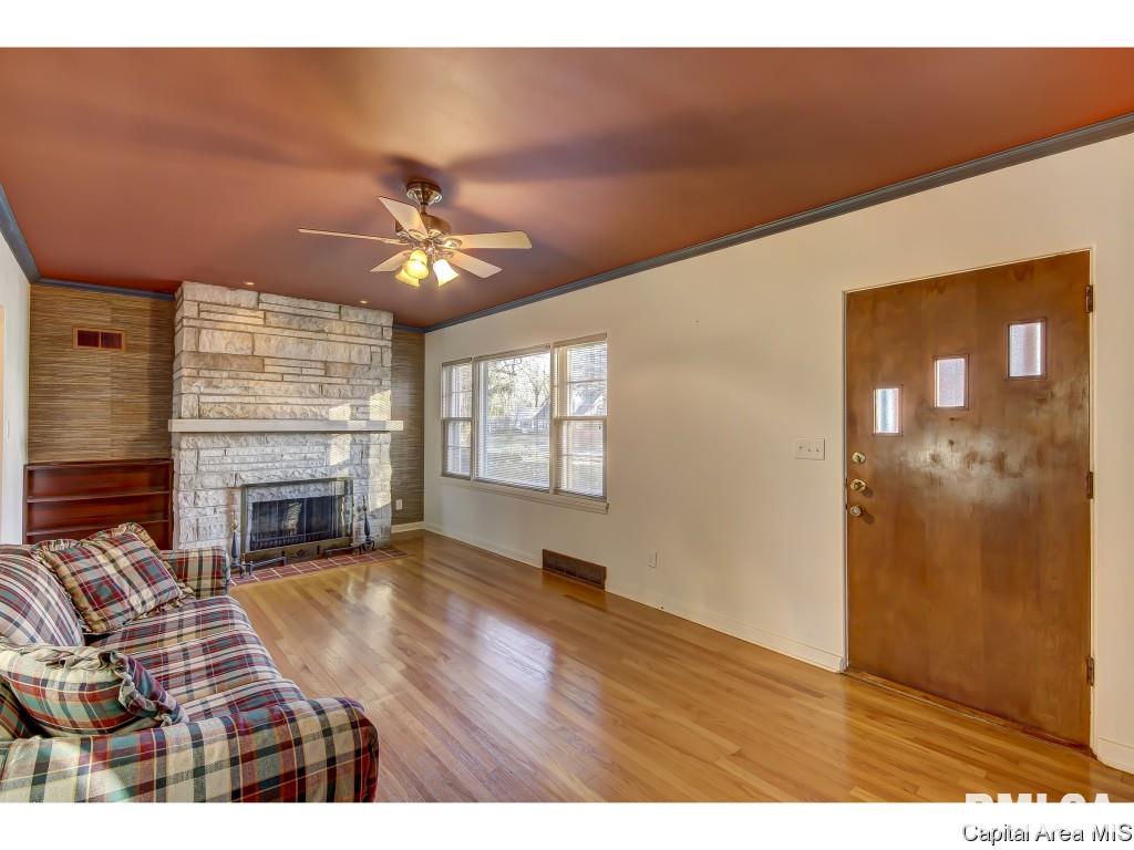 45 Circle Drive Springfield, IL 62703 - Photo 4 of 36