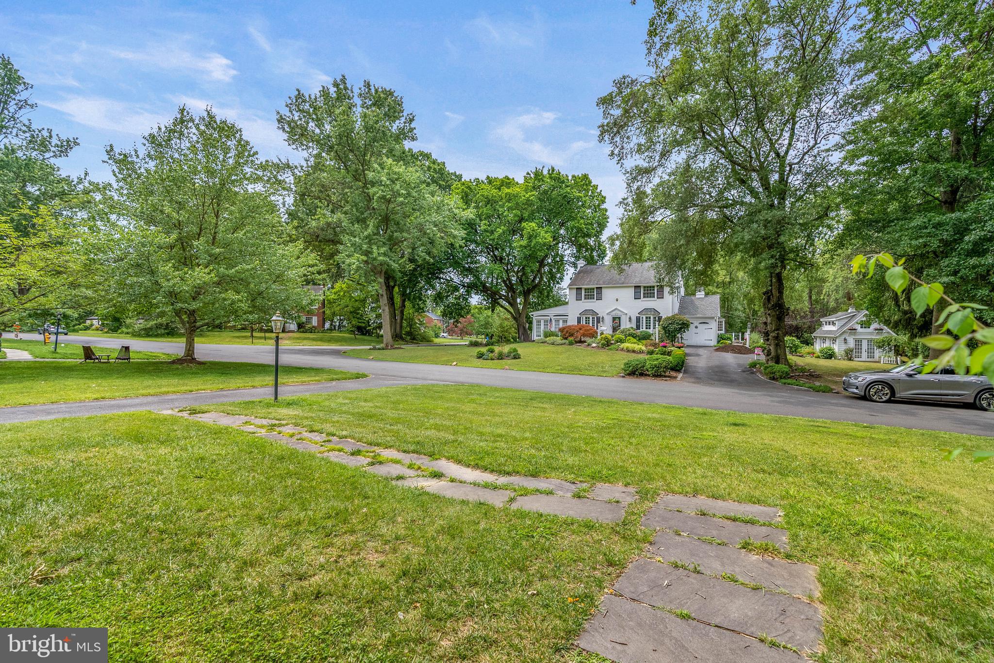 402 Hawthorne Road Wallingford, PA 19086 - Photo 2 of 23