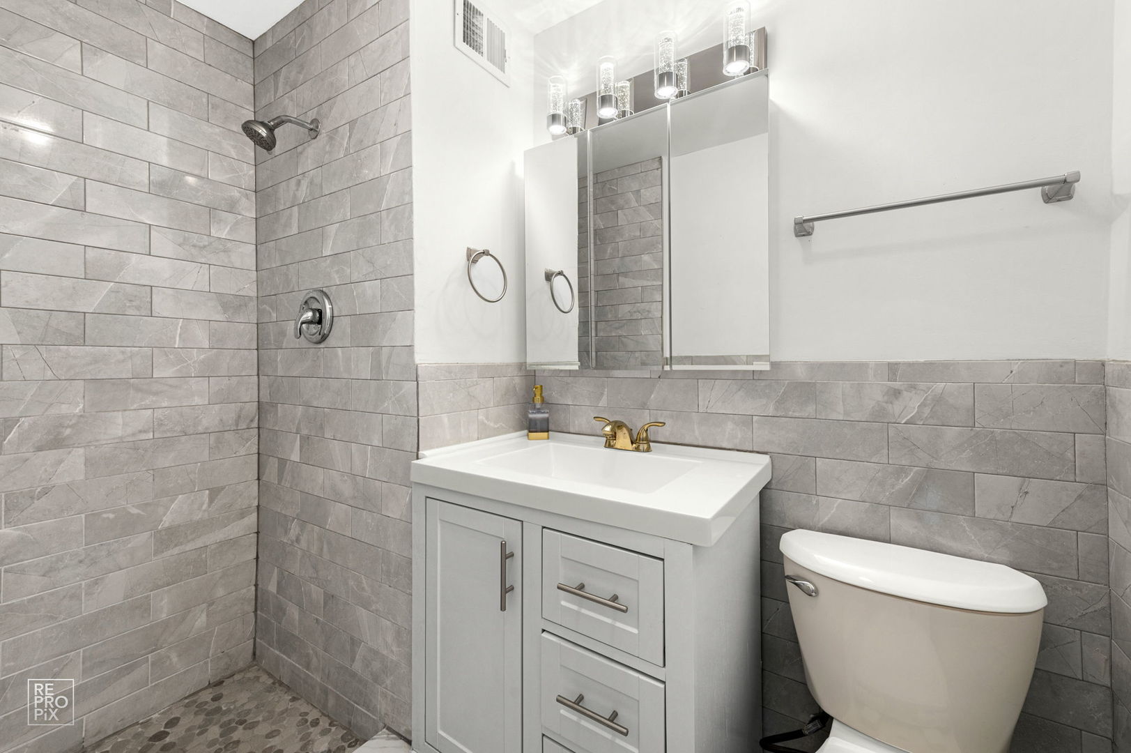 6301 North Sheridan Road, Unit 19O Chicago, IL 60660 - Photo 11 of 15