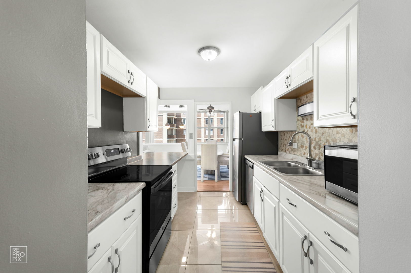 6301 North Sheridan Road, Unit 19O Chicago, IL 60660 - Photo 8 of 15