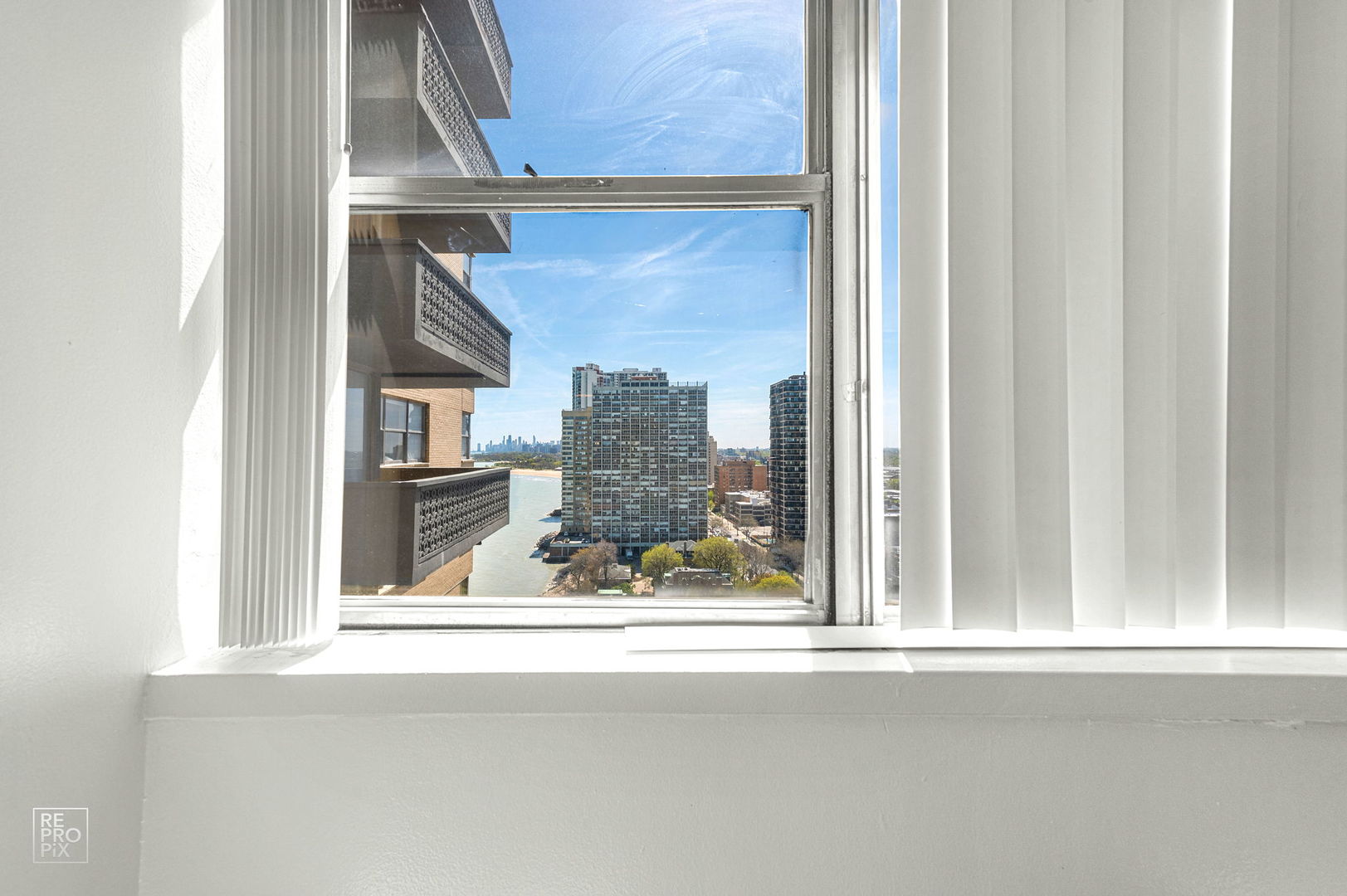 6301 North Sheridan Road, Unit 19O Chicago, IL 60660 - Photo 10 of 15