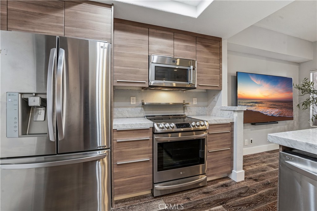 5 Baycrest Place Dana Point, CA 92629 - Photo 12 of 23 a kitchen with stainless steel appliances and granite countertop a refrigerator