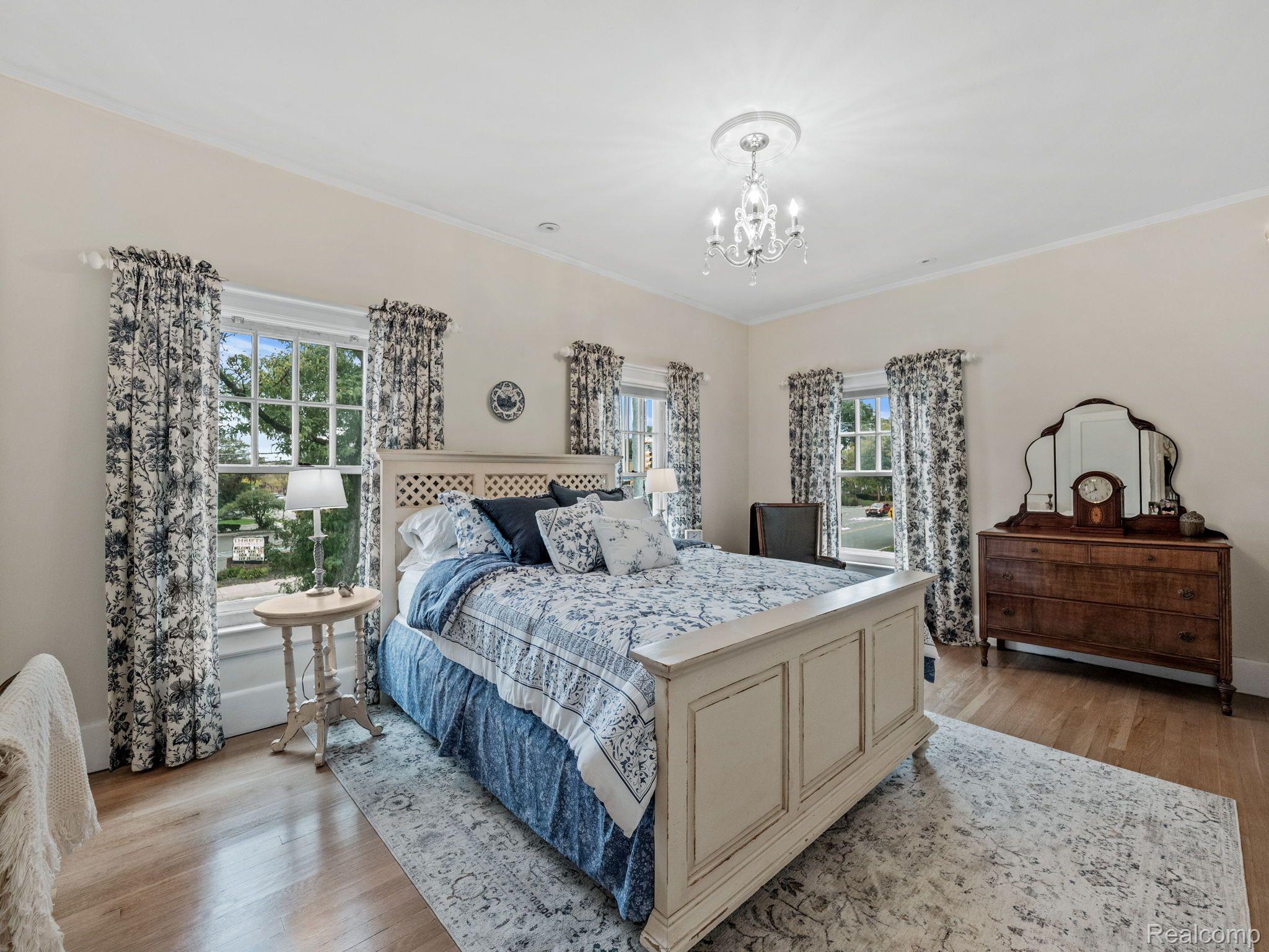 119 South Adams Road Birmingham, MI 48009 - Photo 25 of 73 Bed 2