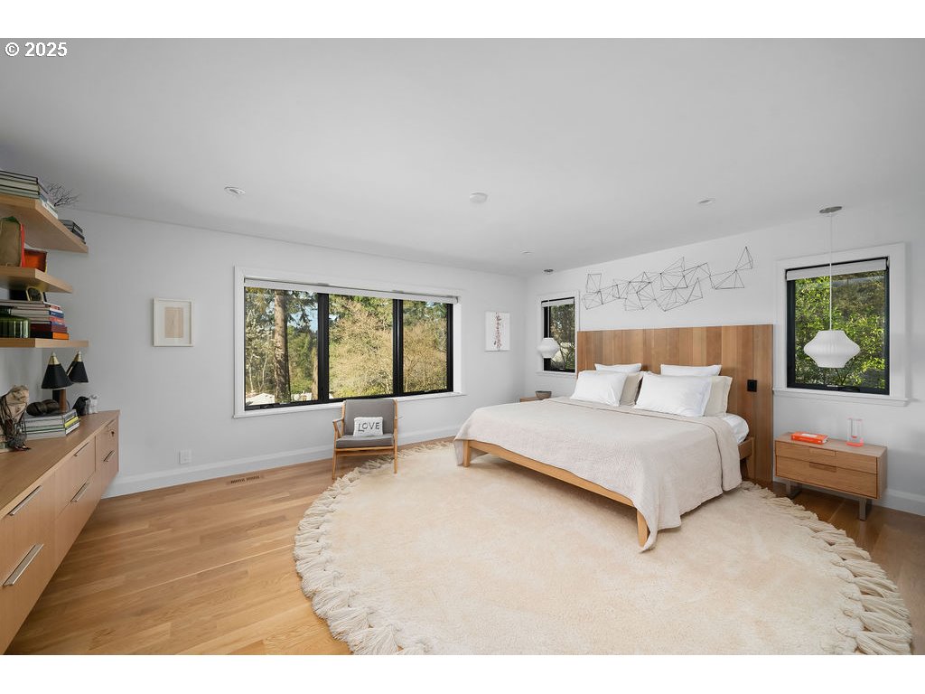 2627 Park Road Lake Oswego, OR 97034 - Photo 23 of 47 a bedroom with a bed and a couch