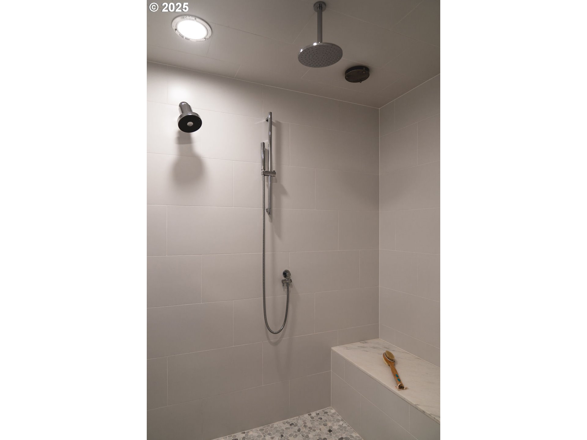 2627 Park Road Lake Oswego, OR 97034 - Photo 28 of 47 a bathroom with a shower and a view