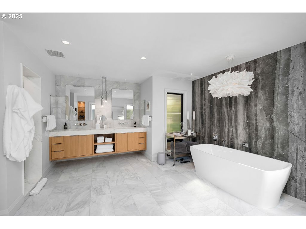 2627 Park Road Lake Oswego, OR 97034 - Photo 29 of 47 a bathroom with a tub a sink and a large mirror