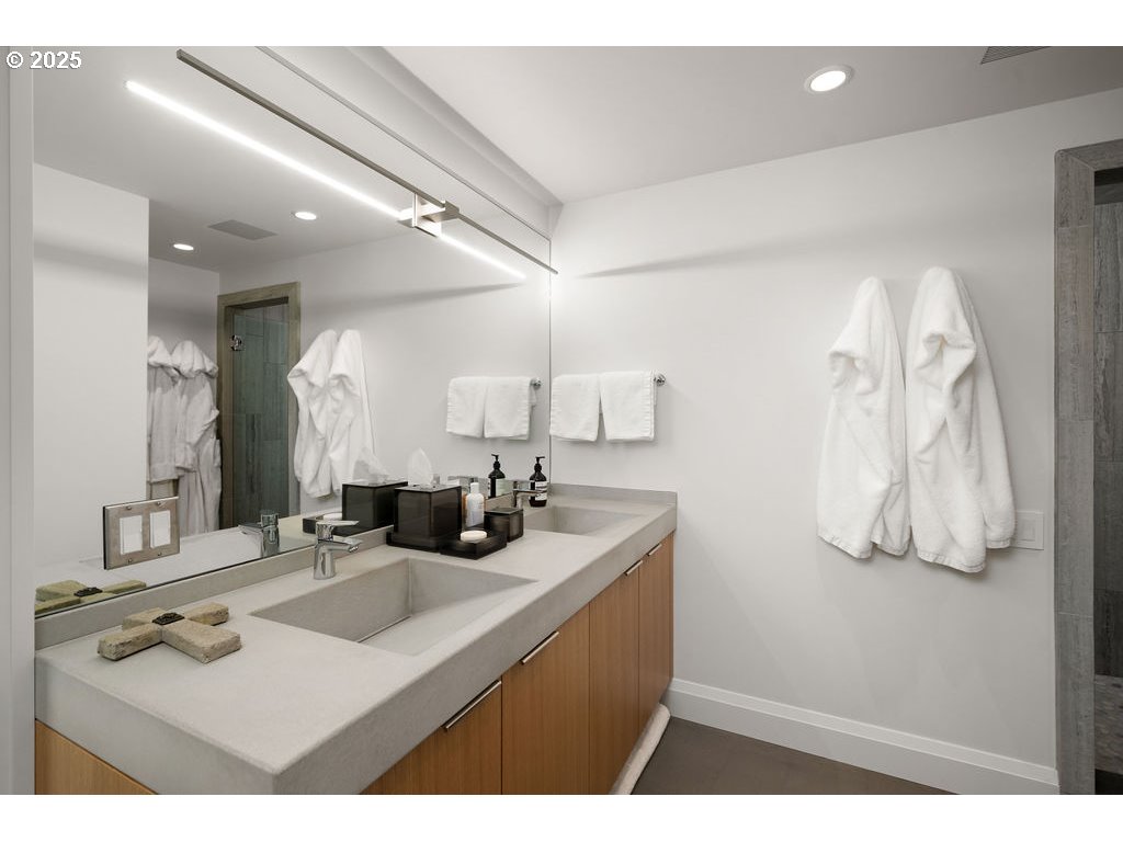 2627 Park Road Lake Oswego, OR 97034 - Photo 38 of 47 a bathroom with a sink vanity and mirror