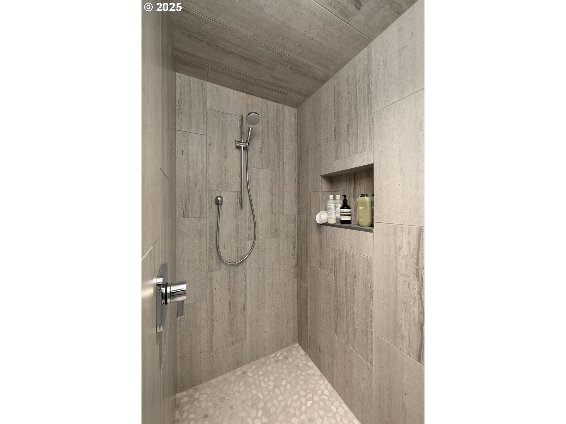 2627 Park Road Lake Oswego, OR 97034 - Photo 39 of 47 a bathroom with a shower