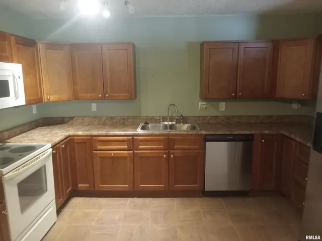 $139,900 | 33 Windrush Drive, Jacksonville, IL 62650