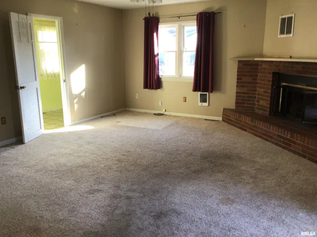 $139,900 | 33 Windrush Drive, Jacksonville, IL 62650