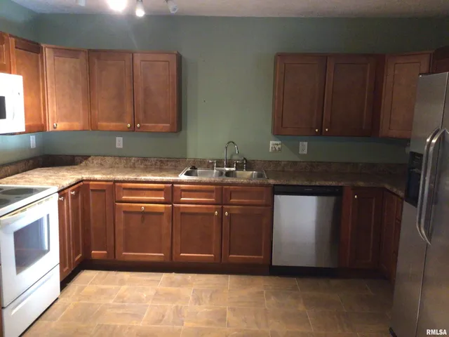 $139,900 | 33 Windrush Drive, Jacksonville, IL 62650