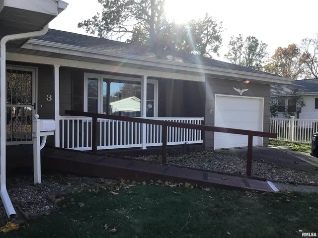 $139,900 | 33 Windrush Drive, Jacksonville, IL 62650