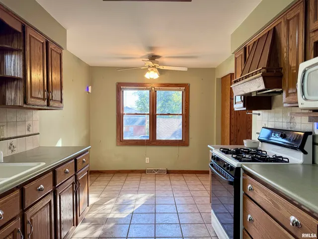 $133,900 | 2711 North 2nd Street, Clinton, IA 52732