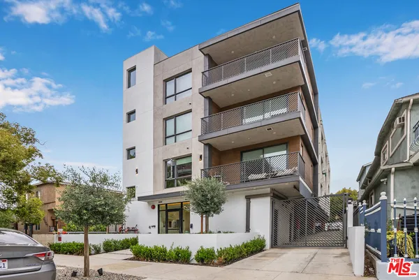 $2,650 | 5657 Virginia Avenue, Unit 202, Los Angeles, CA 90038