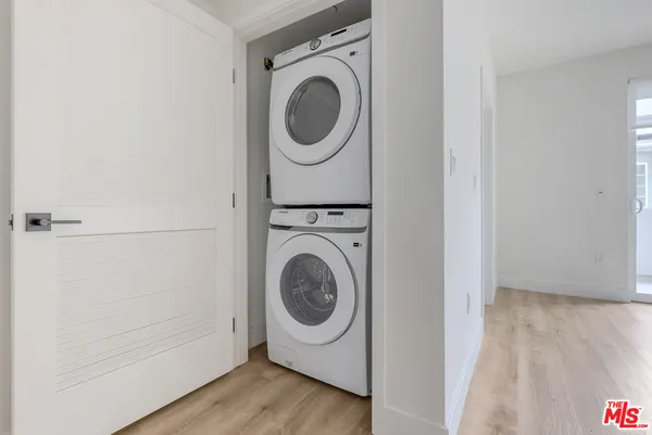 $2,650 | 5657 Virginia Avenue, Unit 202, Los Angeles, CA 90038