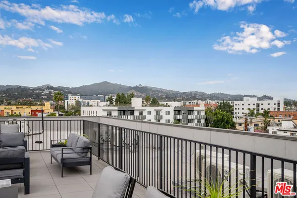 $2,650 | 5657 Virginia Avenue, Unit 202, Los Angeles, CA 90038