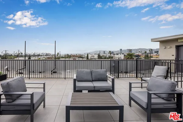 $2,650 | 5657 Virginia Avenue, Unit 202, Los Angeles, CA 90038