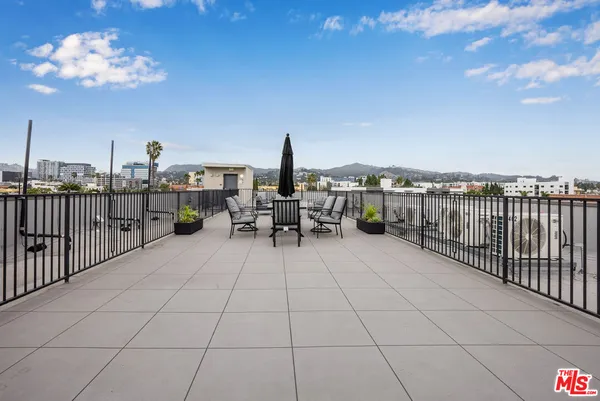 $2,650 | 5657 Virginia Avenue, Unit 202, Los Angeles, CA 90038