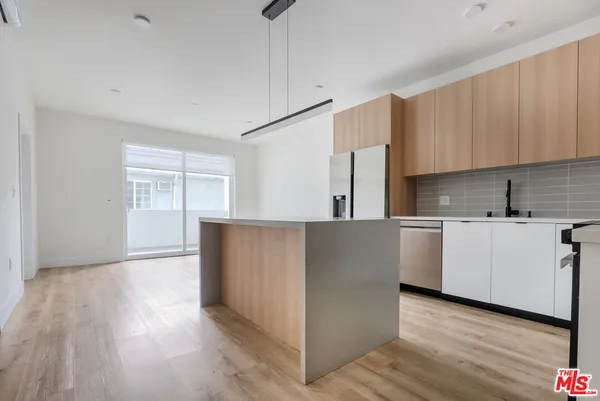 $2,650 | 5657 Virginia Avenue, Unit 202, Los Angeles, CA 90038