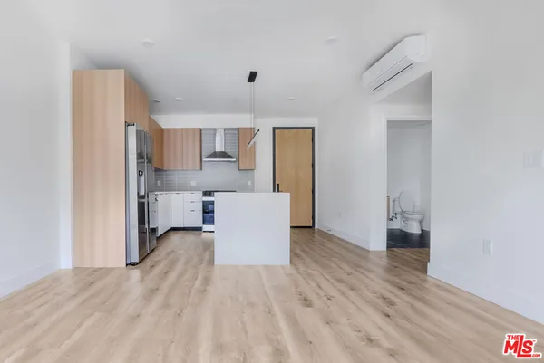 $2,650 | 5657 Virginia Avenue, Unit 202, Los Angeles, CA 90038