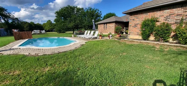 $2,750 | 10079 Farm To Market Road 1385, Pilot Point, TX 76258