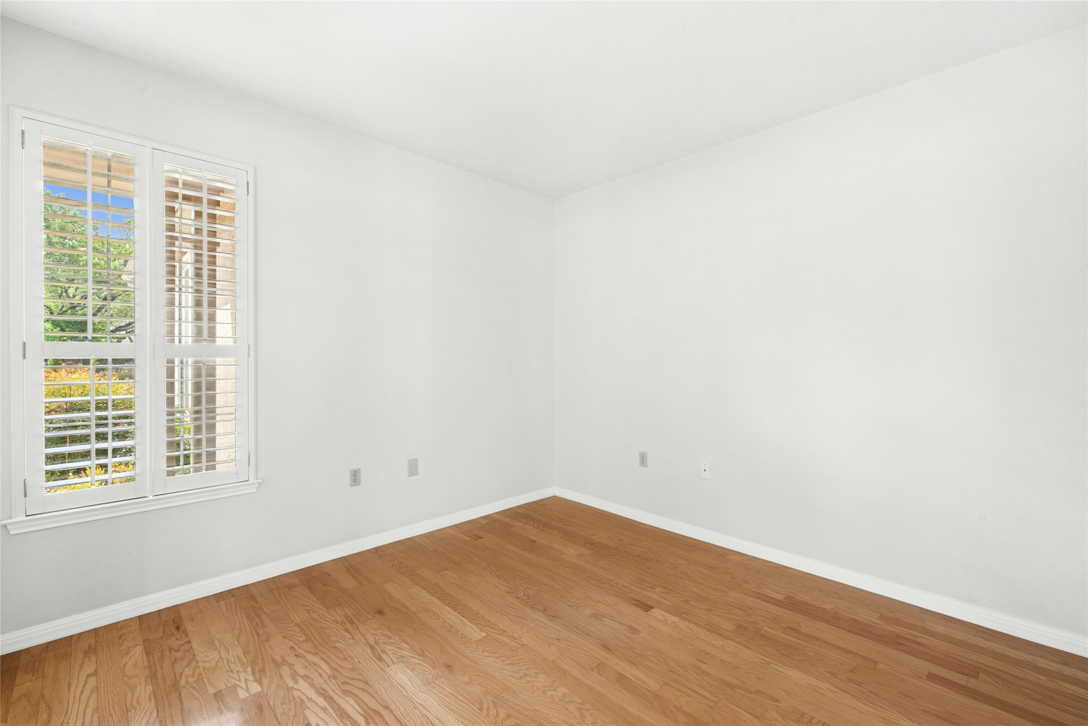 122 Harness Lane Georgetown, TX 78633 - Photo 16 of 40 a view of a room that has a window in it