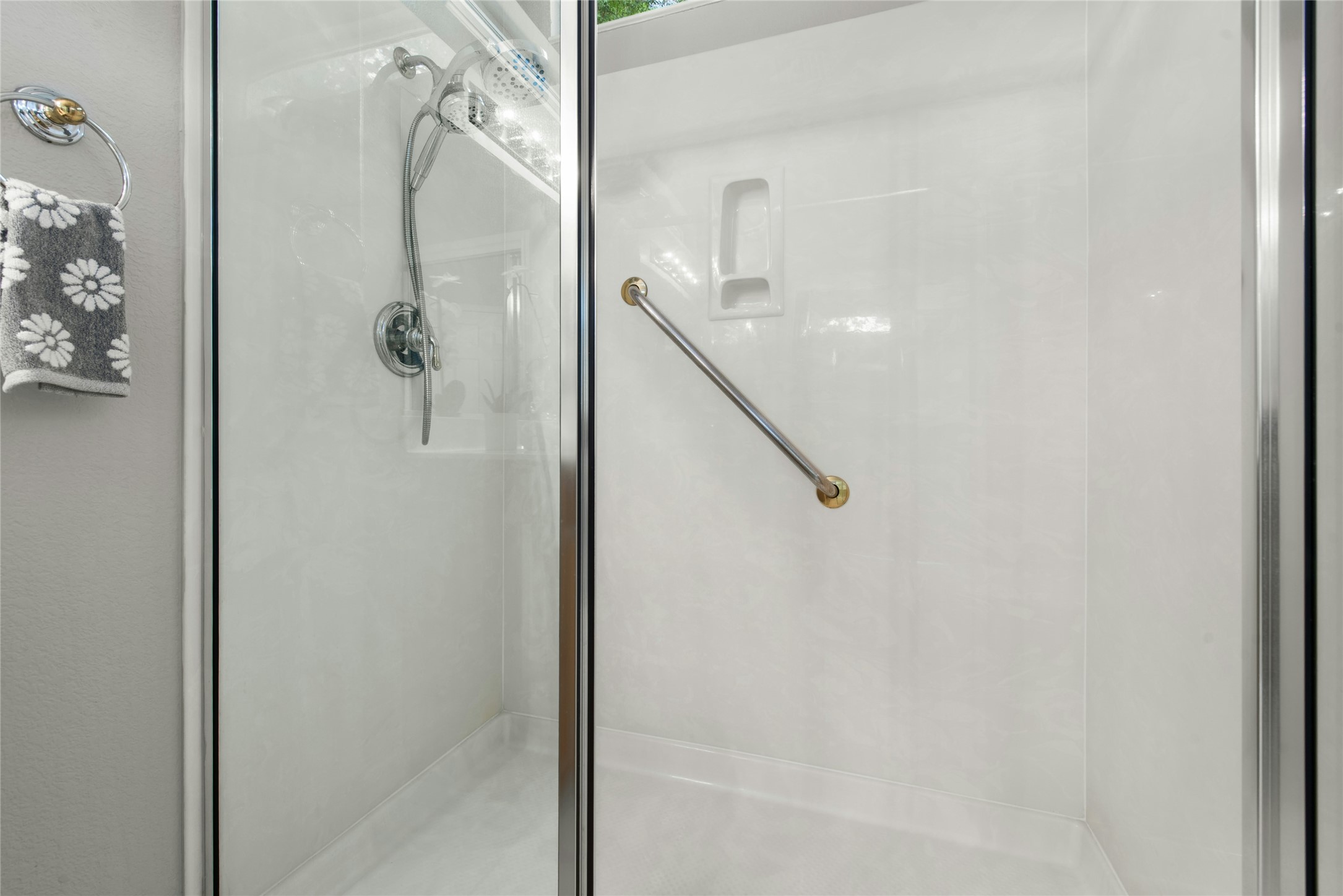 122 Harness Lane Georgetown, TX 78633 - Photo 22 of 40 a bathroom with a shower