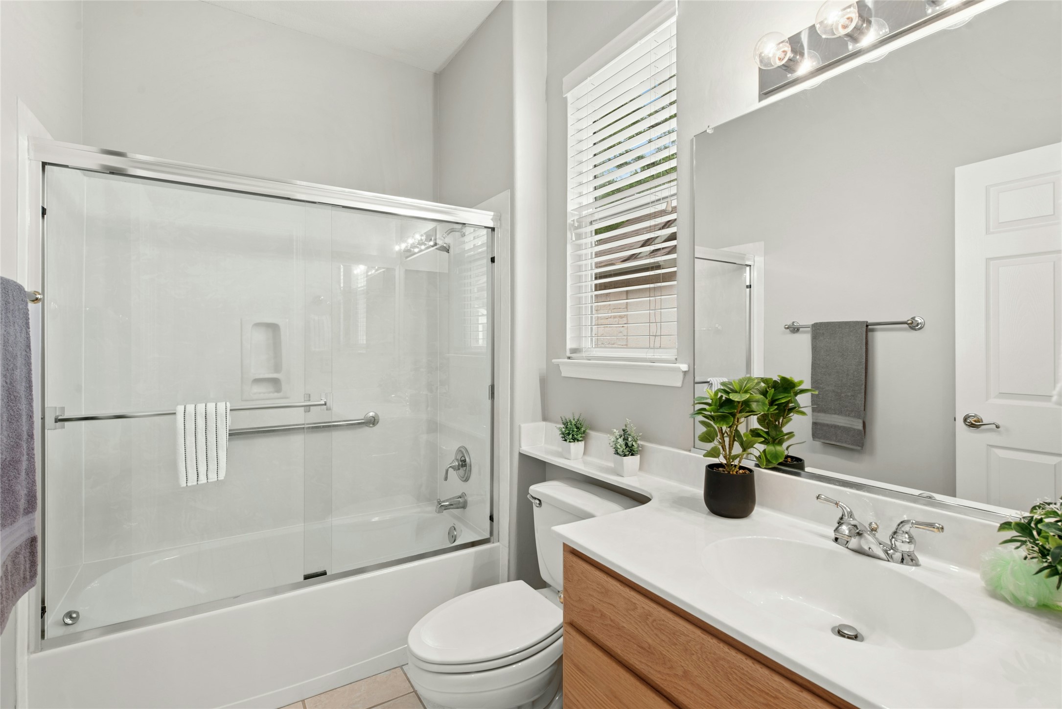 122 Harness Lane Georgetown, TX 78633 - Photo 27 of 40 a bathroom with a sink toilet and shower