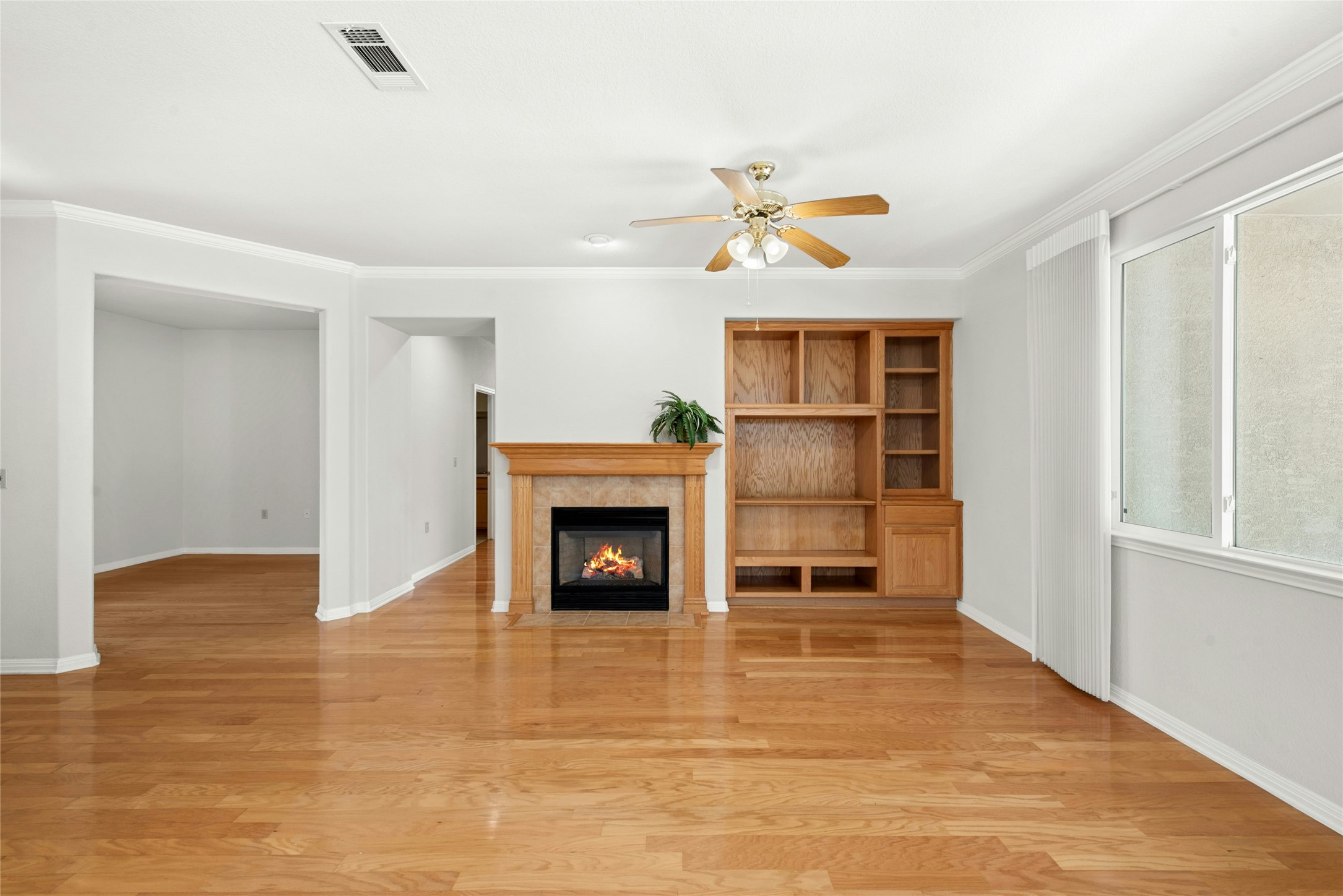 122 Harness Lane Georgetown, TX 78633 - Photo 6 of 40 Living Room & Study