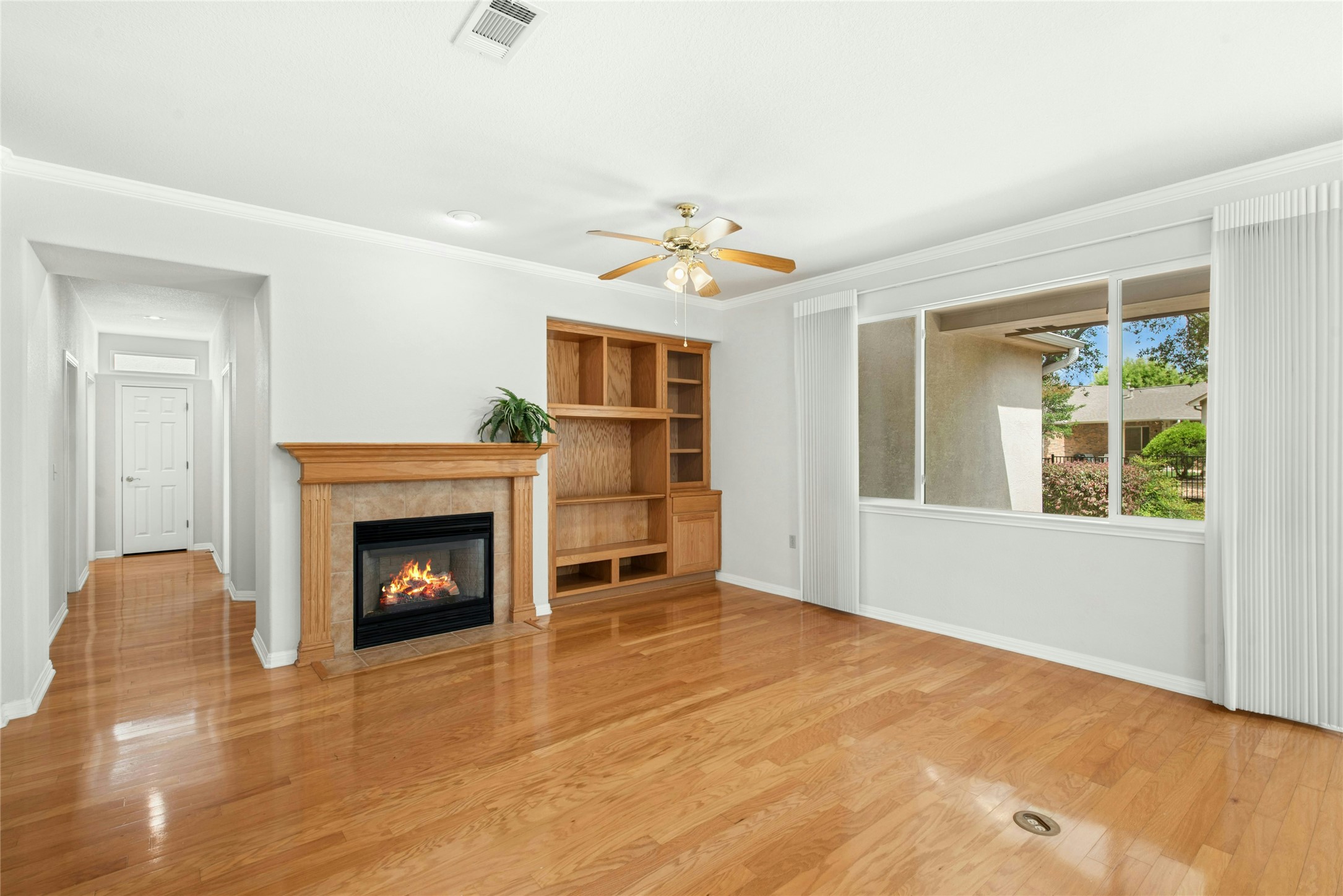 122 Harness Lane Georgetown, TX 78633 - Photo 7 of 40 Living Room