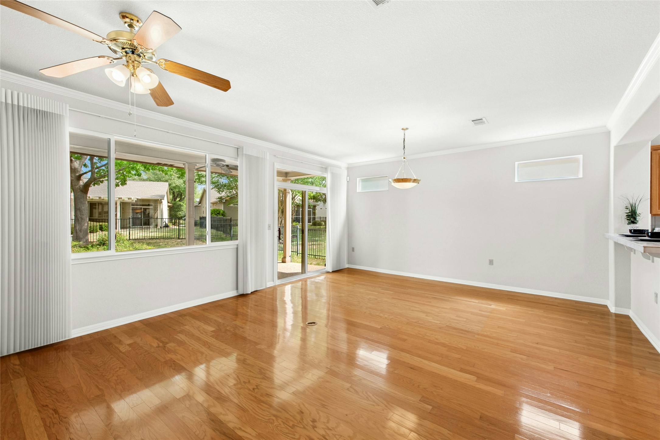 122 Harness Lane Georgetown, TX 78633 - Photo 8 of 40 Living & Dining Room