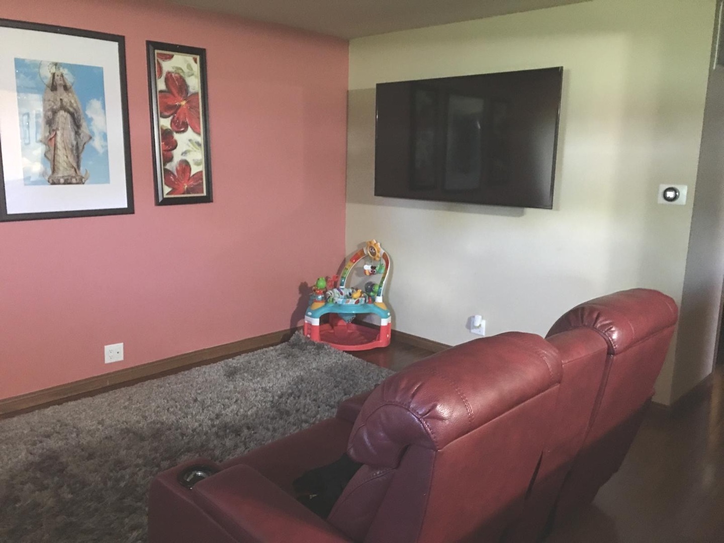 Undisclosed Address Bolingbrook, IL 60440 - Photo 3 of 15 a living room with furniture