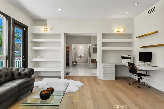 a view of a bunch of trees and bushes