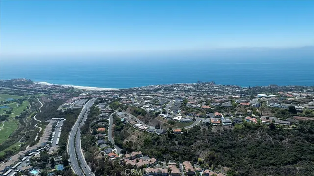 a view of a house with backyard and porch