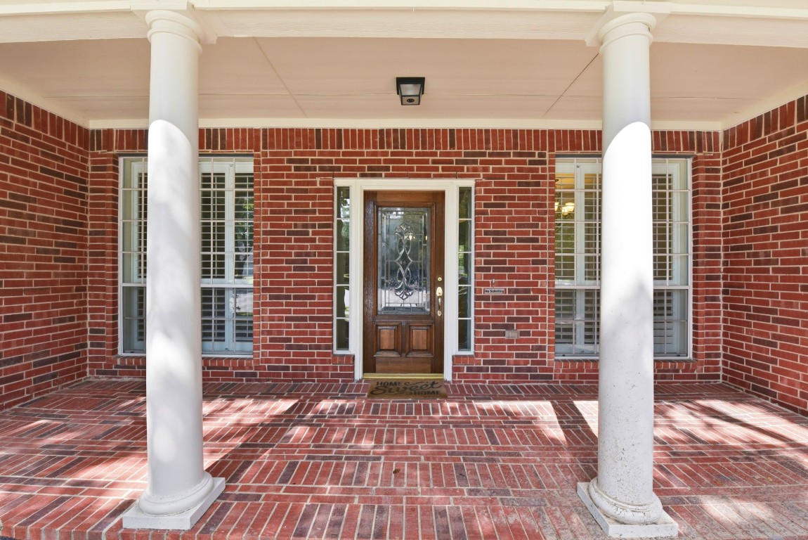 3414 Hackberry Court Spring, TX 77388 - Photo 4 of 50 Notice the beautifully refinished wooden front door with leaded glass!