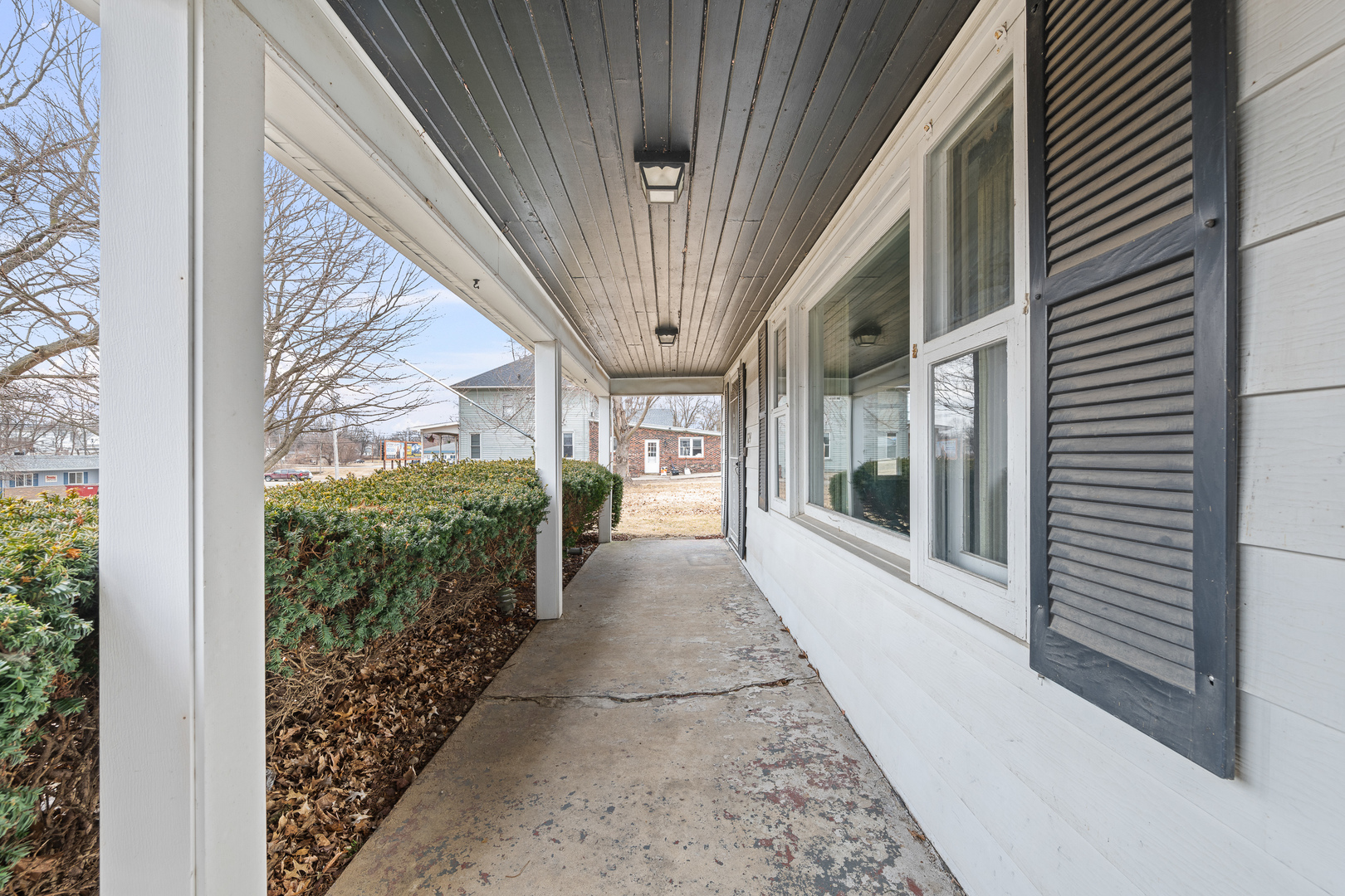 124 East Mill Street Kewanee, IL 61443 - Photo 3 of 21 a view of a narrow alley
