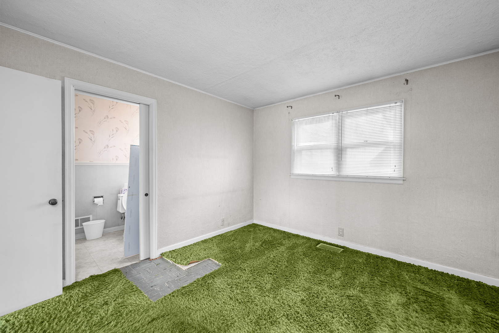 124 East Mill Street Kewanee, IL 61443 - Photo 7 of 21 a view of an empty room