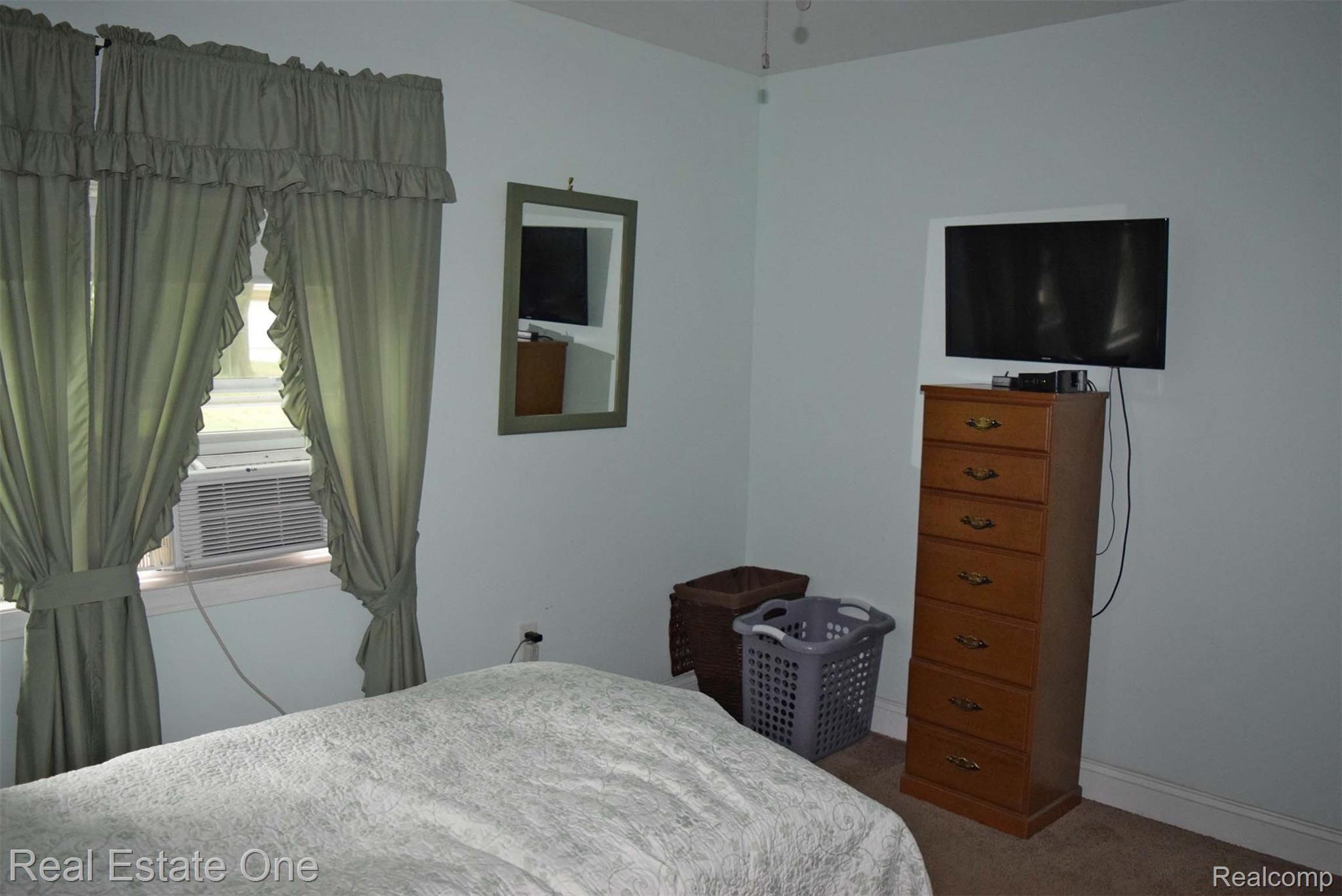 516 Woodruff Lake Road Highland, MI 48357 - Photo 15 of 34 bed2-2.jpg