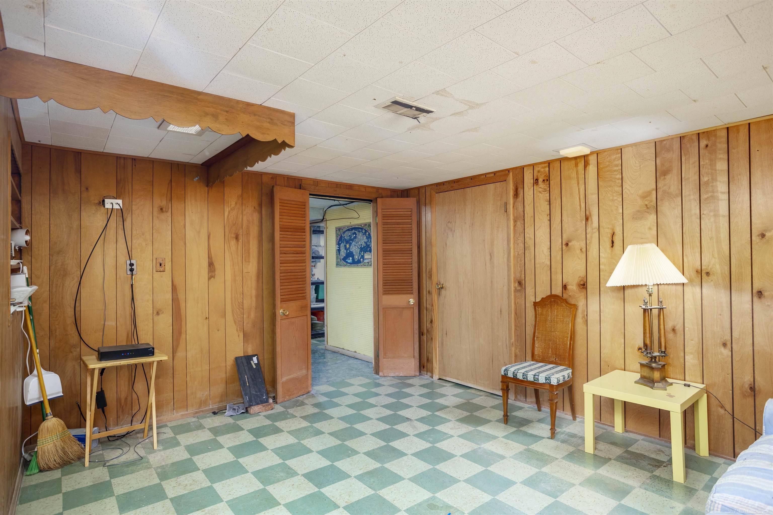 541 Cook Grosse Pointe, MI 48236 - Photo 36 of 53 50114699-35.JPG