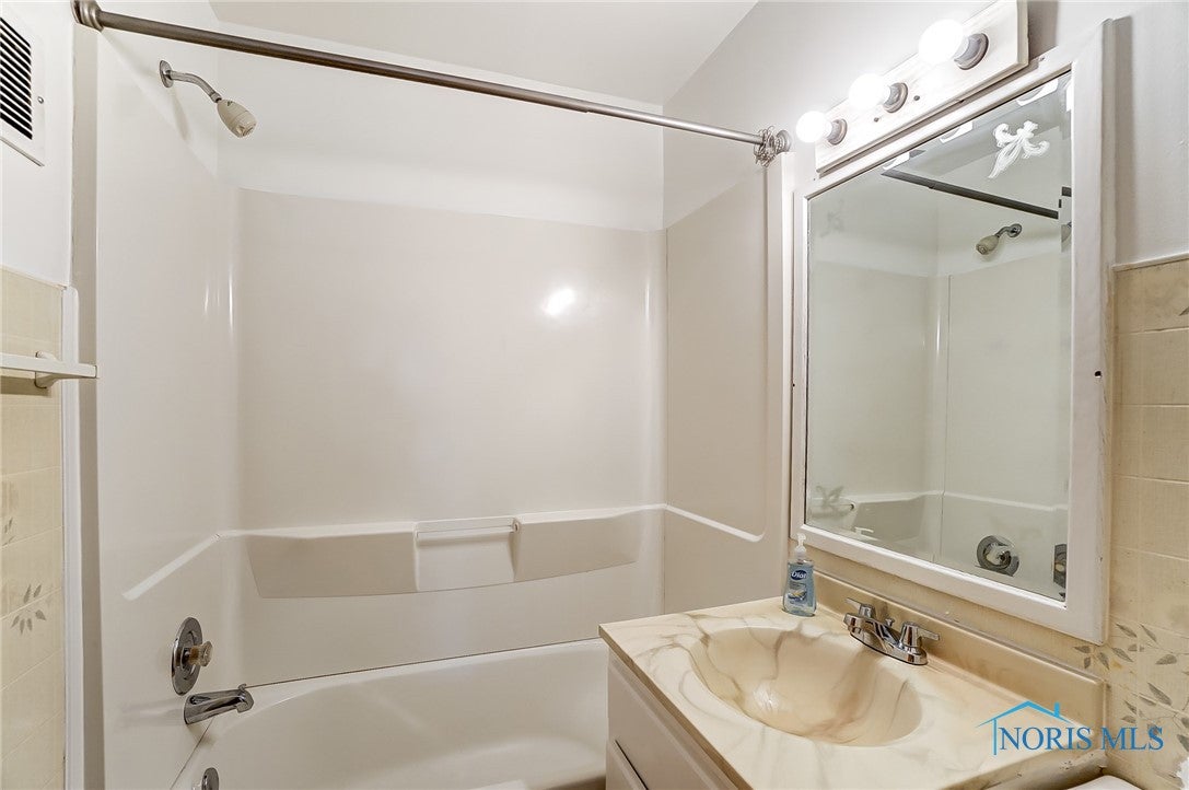 620 Sand Ridge Road Bowling Green, OH 43402 - Photo 5 of 30 Gallery Image 5