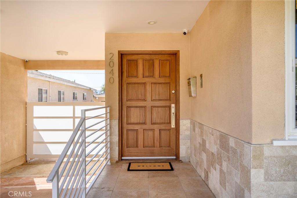 2040 West Kenneth Road Glendale, CA 91201 - Photo 6 of 64