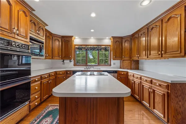 $475,000 | 14908 East Pawhuska Road, Nevada, MO 64772