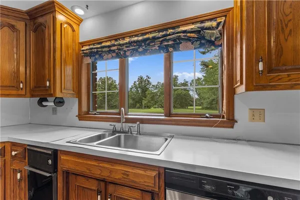 $475,000 | 14908 East Pawhuska Road, Nevada, MO 64772