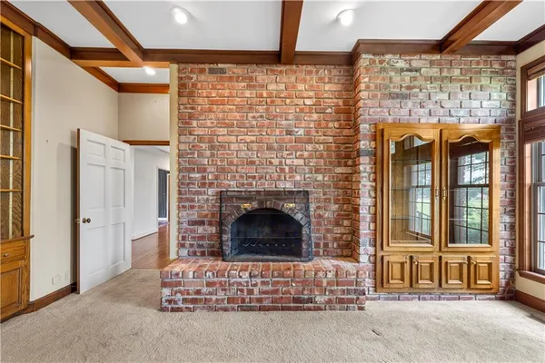 $475,000 | 14908 East Pawhuska Road, Nevada, MO 64772