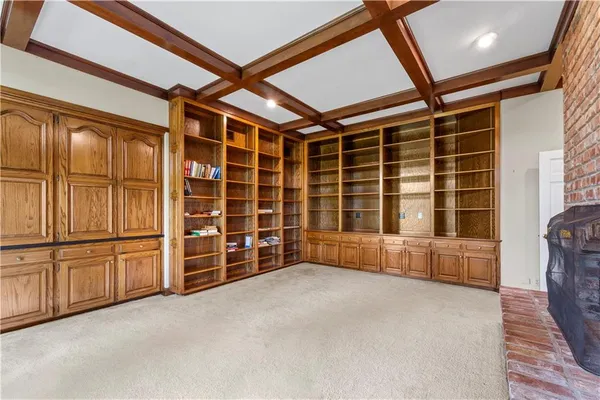 $475,000 | 14908 East Pawhuska Road, Nevada, MO 64772