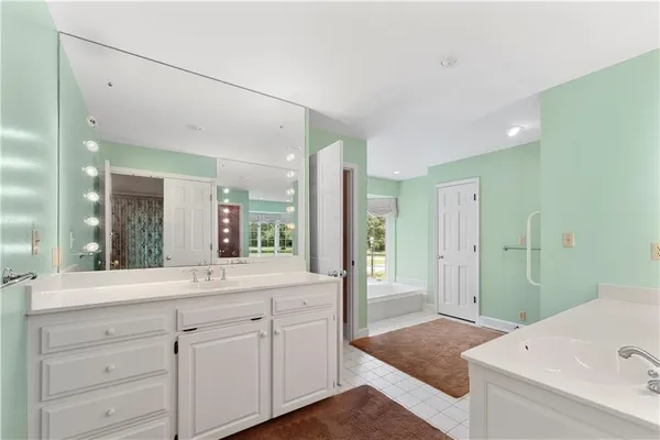 $475,000 | 14908 East Pawhuska Road, Nevada, MO 64772