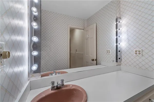 $475,000 | 14908 East Pawhuska Road, Nevada, MO 64772