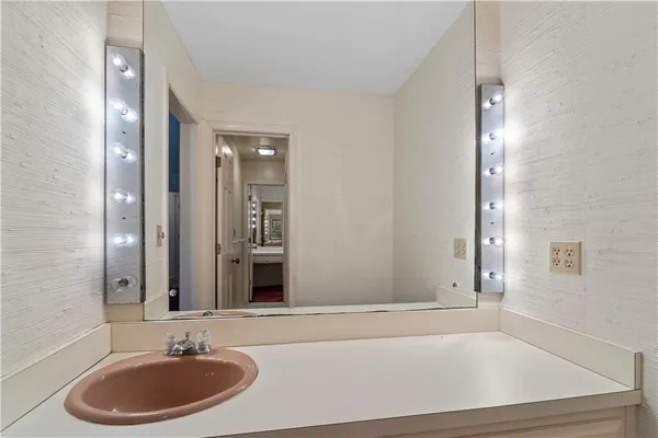 $475,000 | 14908 East Pawhuska Road, Nevada, MO 64772