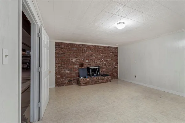 $475,000 | 14908 East Pawhuska Road, Nevada, MO 64772