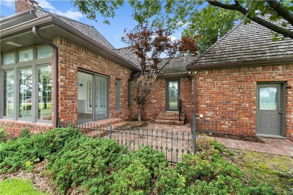 $475,000 | 14908 East Pawhuska Road, Nevada, MO 64772